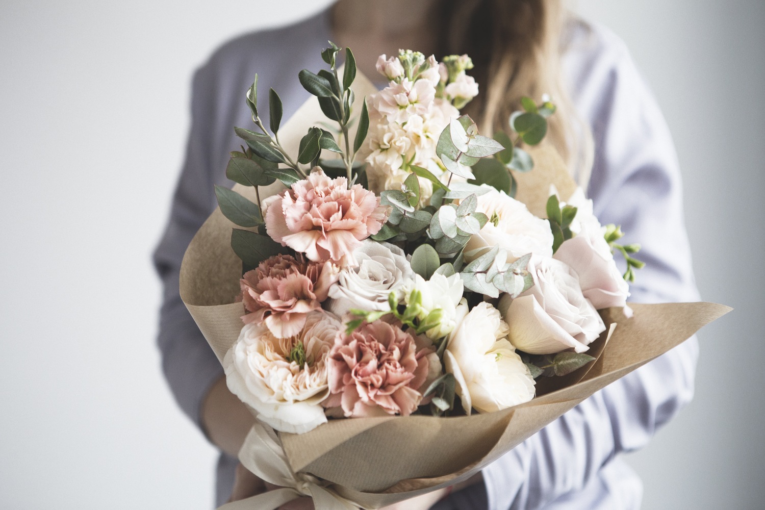 Стильные букеты из свежих цветов с круглосуточной доставкой от «Фито-Лайн»